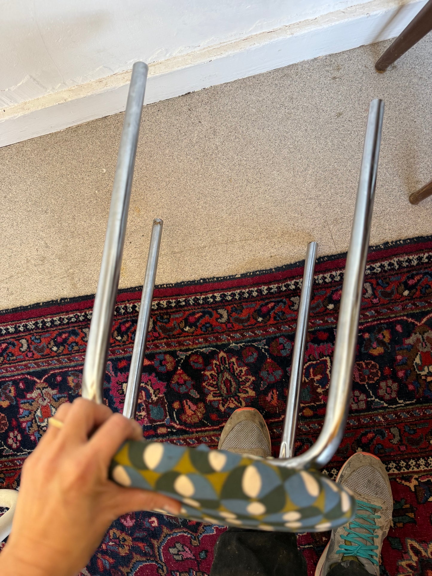 Tabouret chrome et tissu seventies