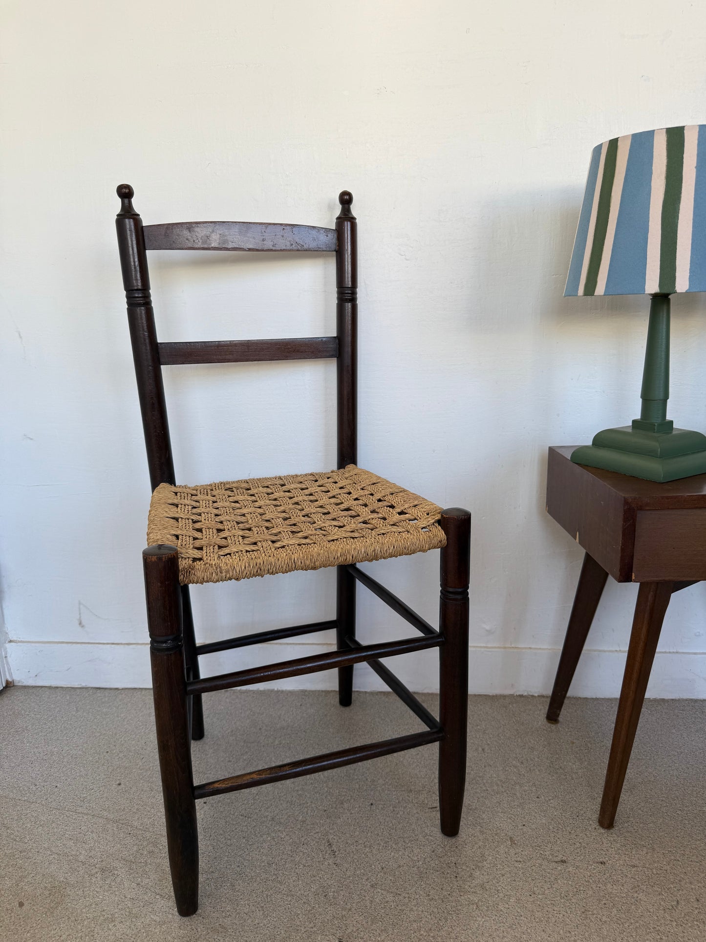 Chaise vintage en bois et paille tressée