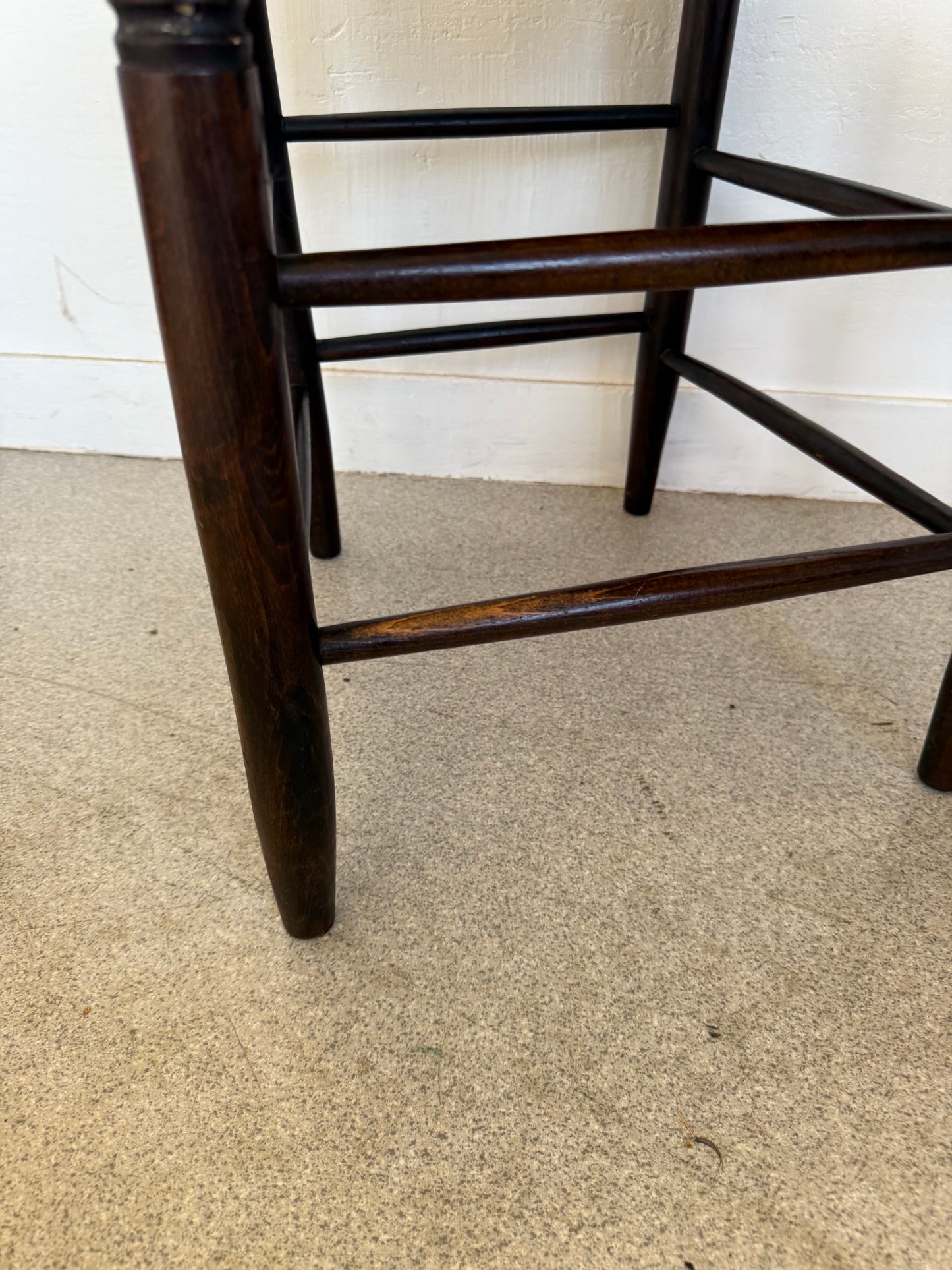 Chaise vintage en bois et paille tressée