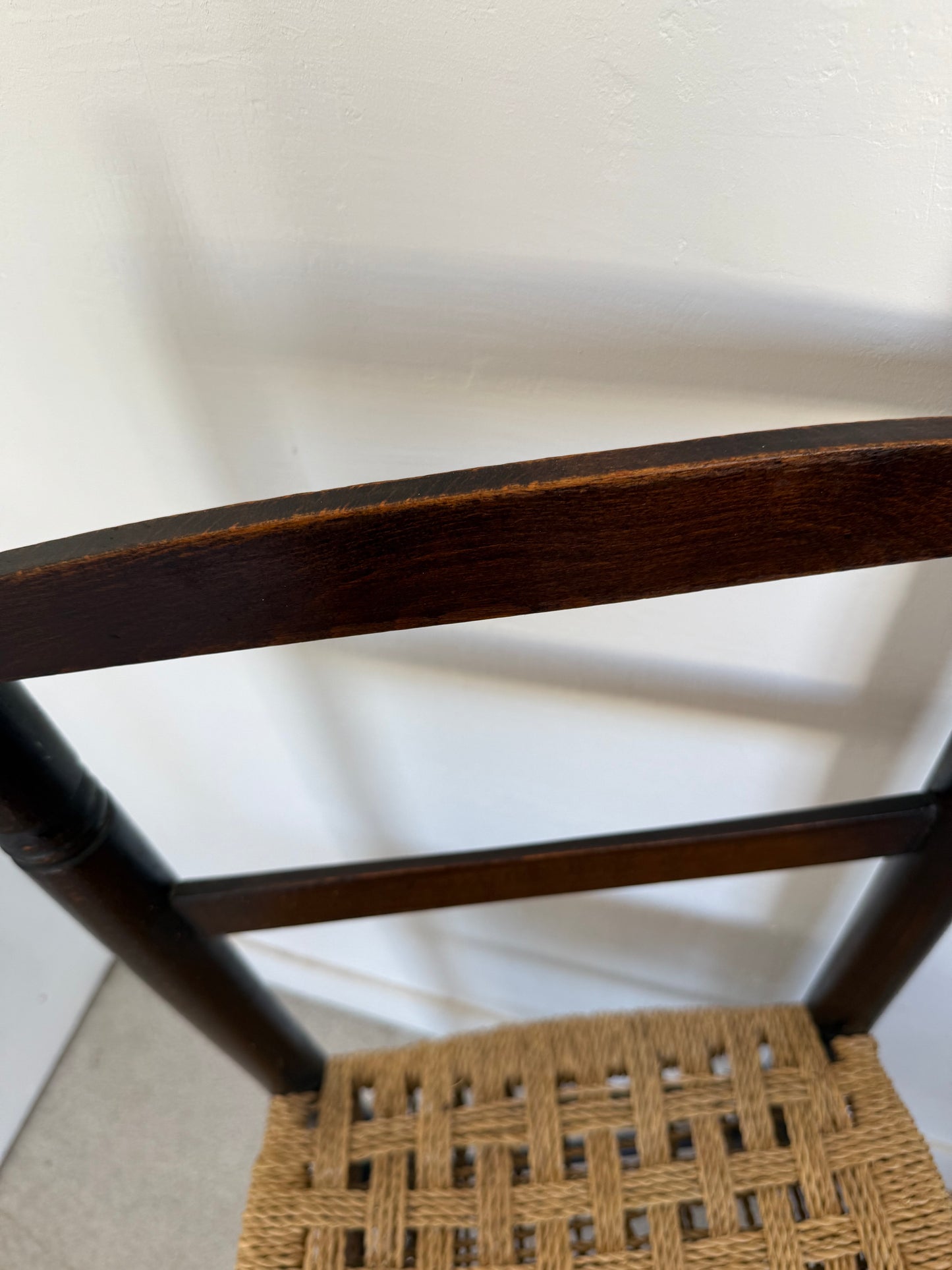 Chaise vintage en bois et paille tressée