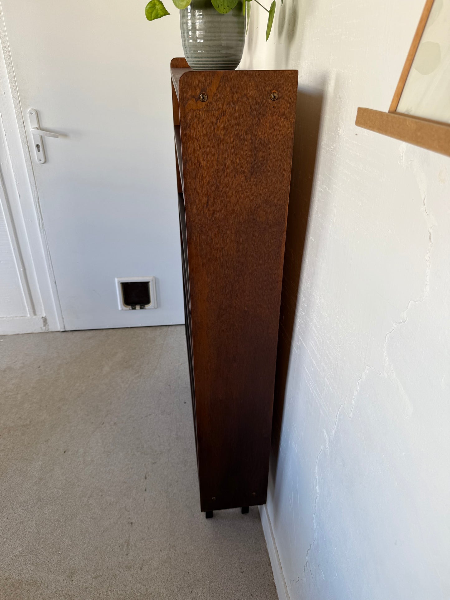 Bibliothèque étagère vintage placage et pied métal