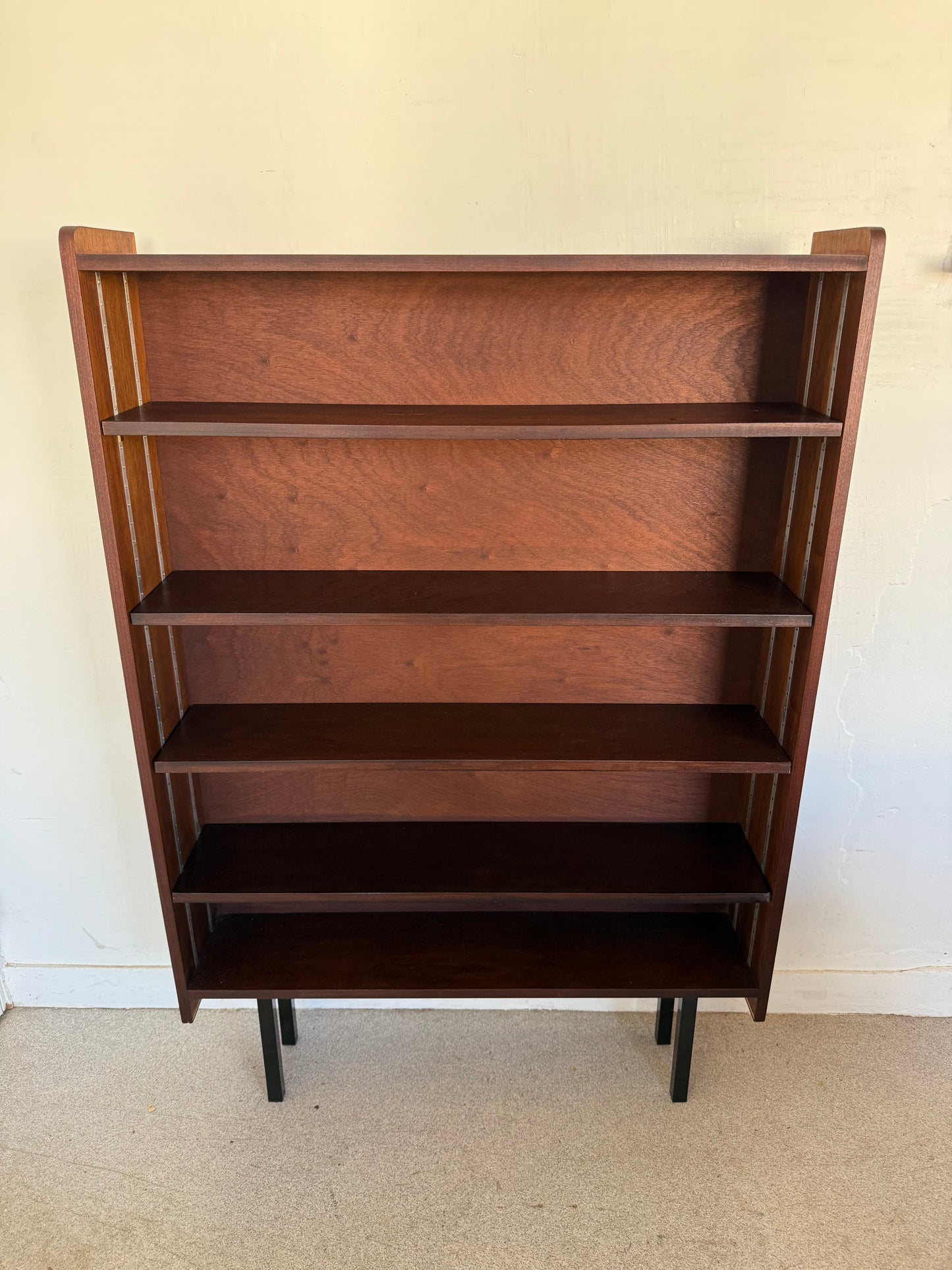 Bibliothèque étagère vintage placage et pied métal