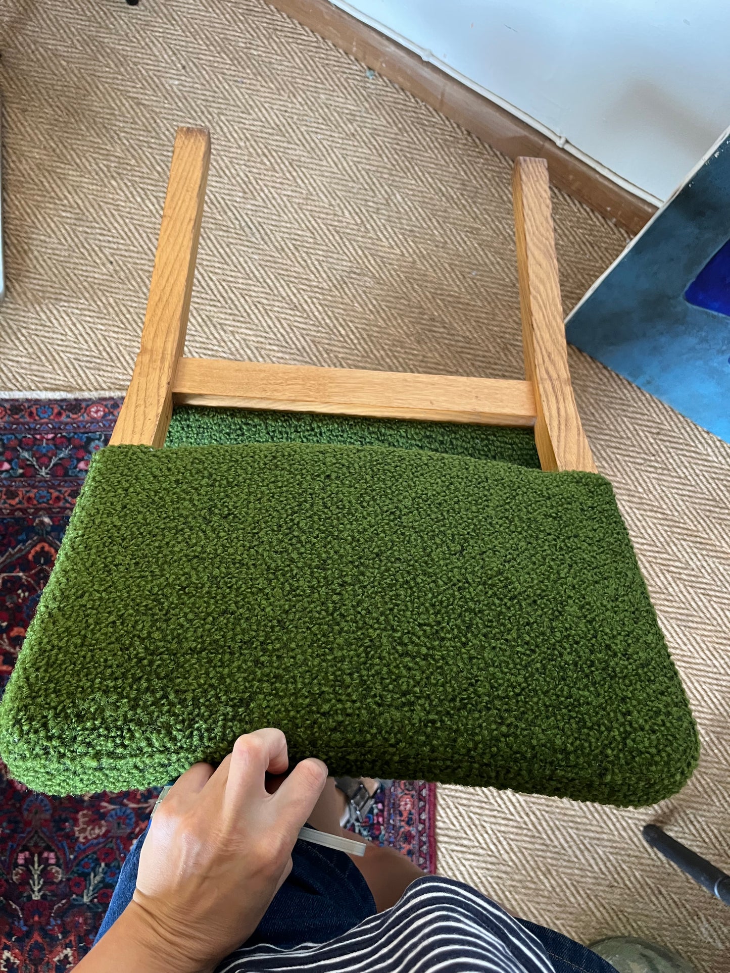 Fauteuil chaise en laine bouclette verte et bois