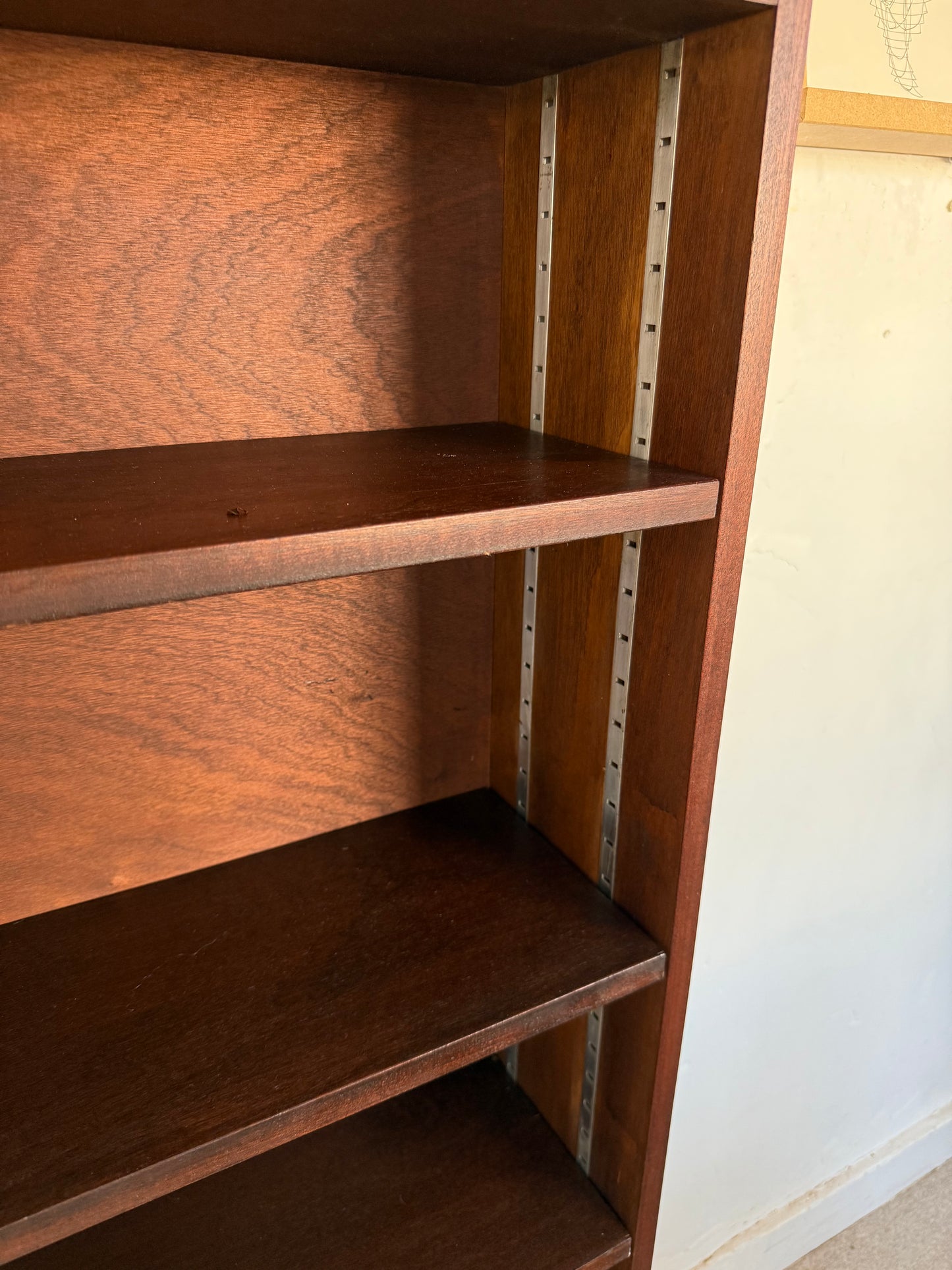 Bibliothèque étagère vintage placage et pied métal