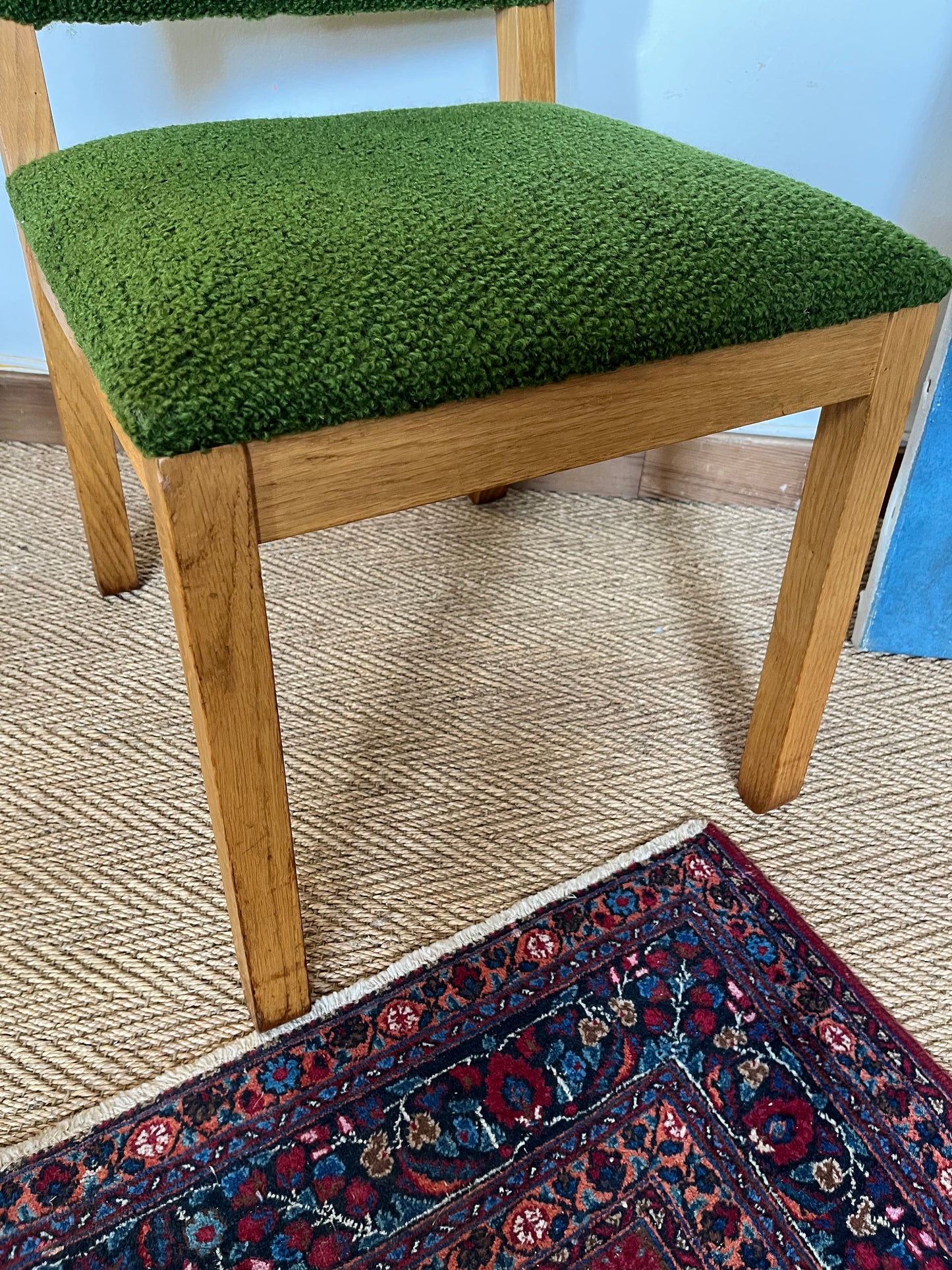 Fauteuil chaise en laine bouclette verte et bois