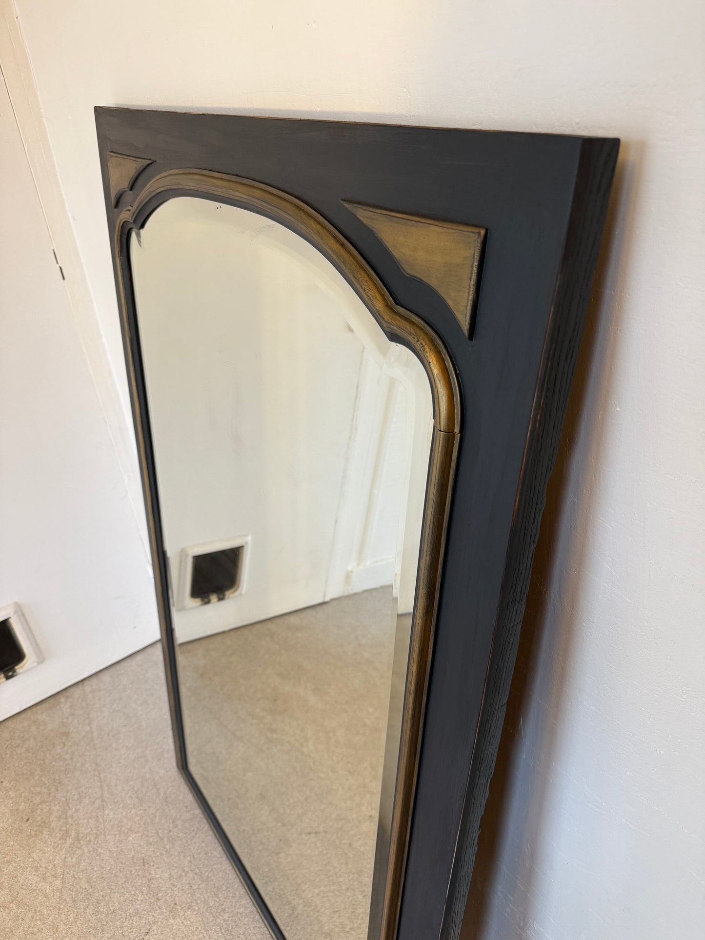 Miroir vintage glace biseautée en bois noir et doré
