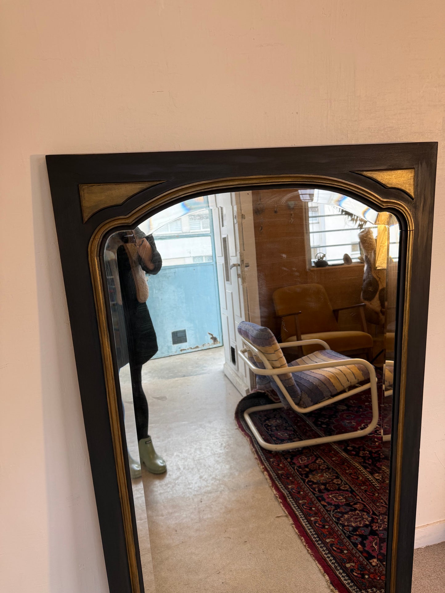 Miroir vintage glace biseautée en bois noir et doré