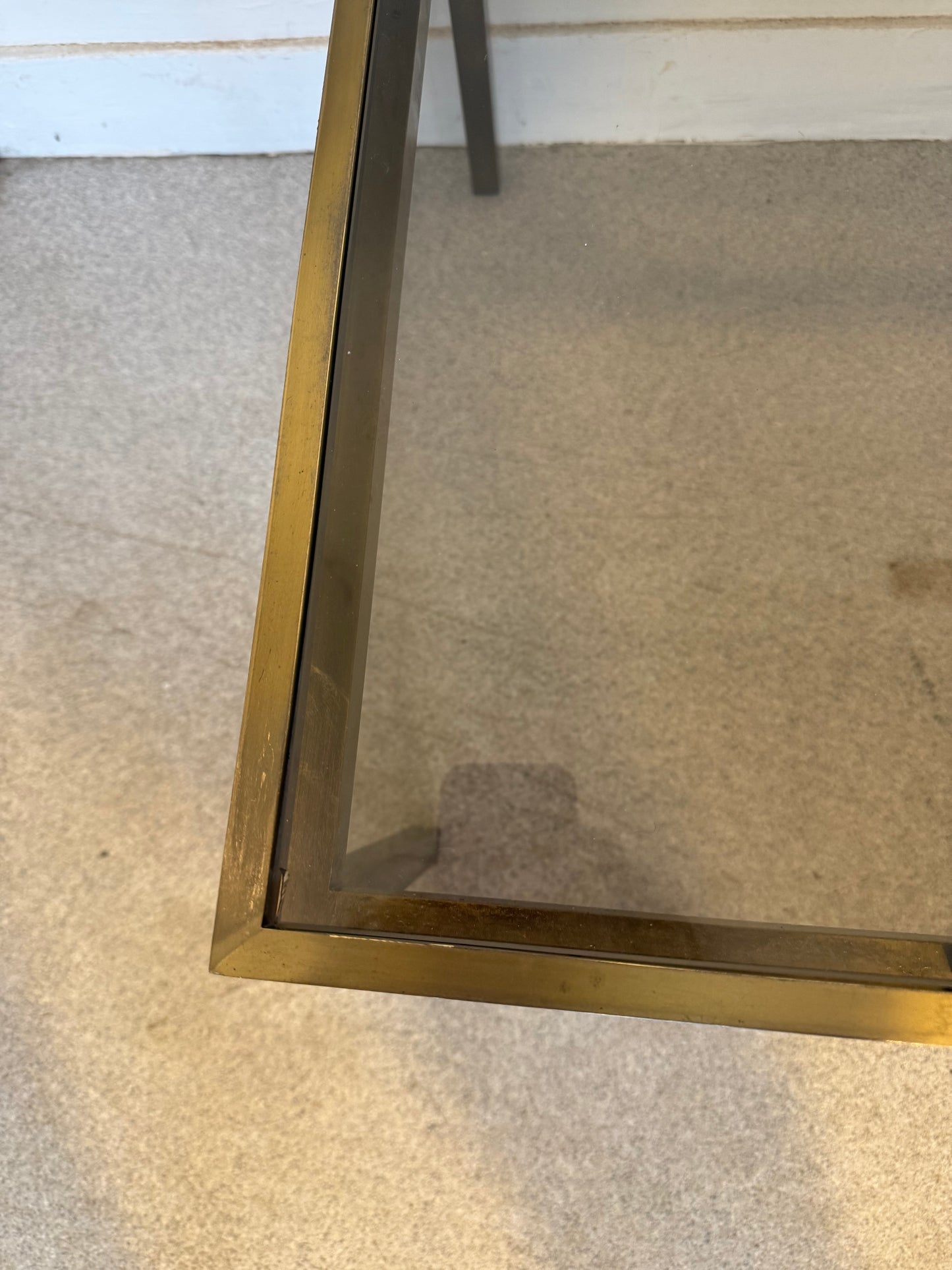 Table basse vintage laiton doré et verre fumé