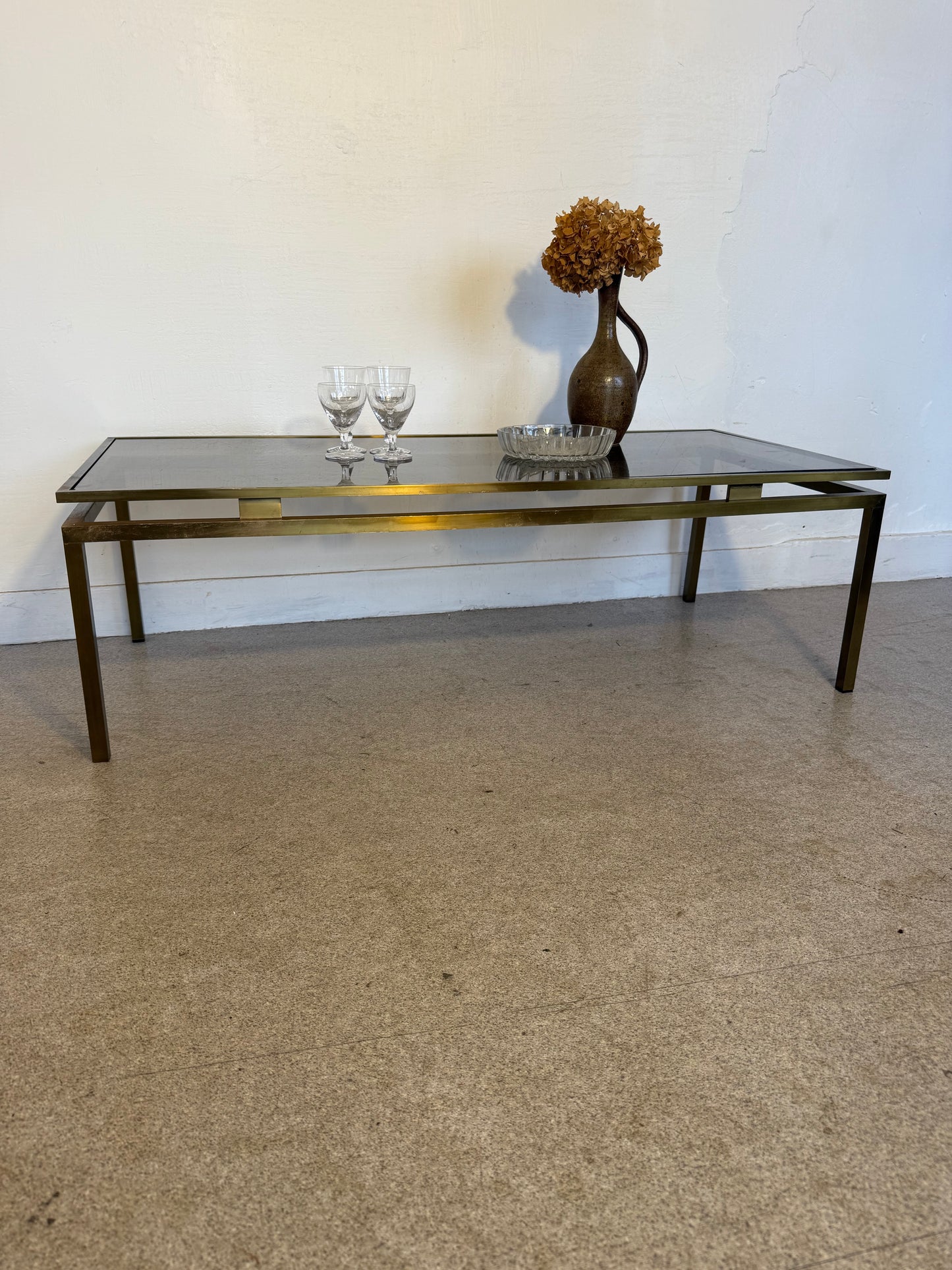Table basse vintage laiton doré et verre fumé