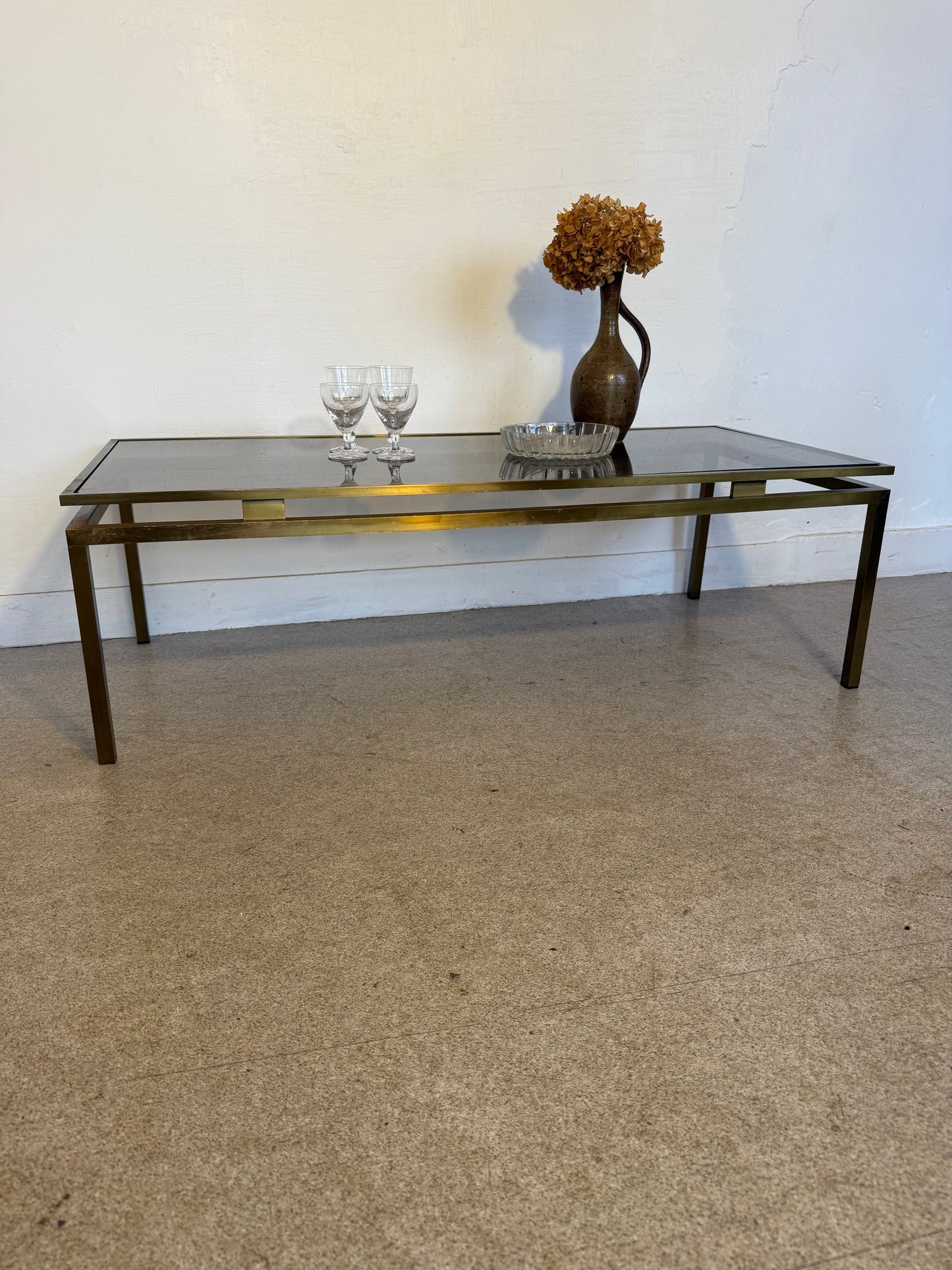 Table basse vintage laiton doré et verre fumé