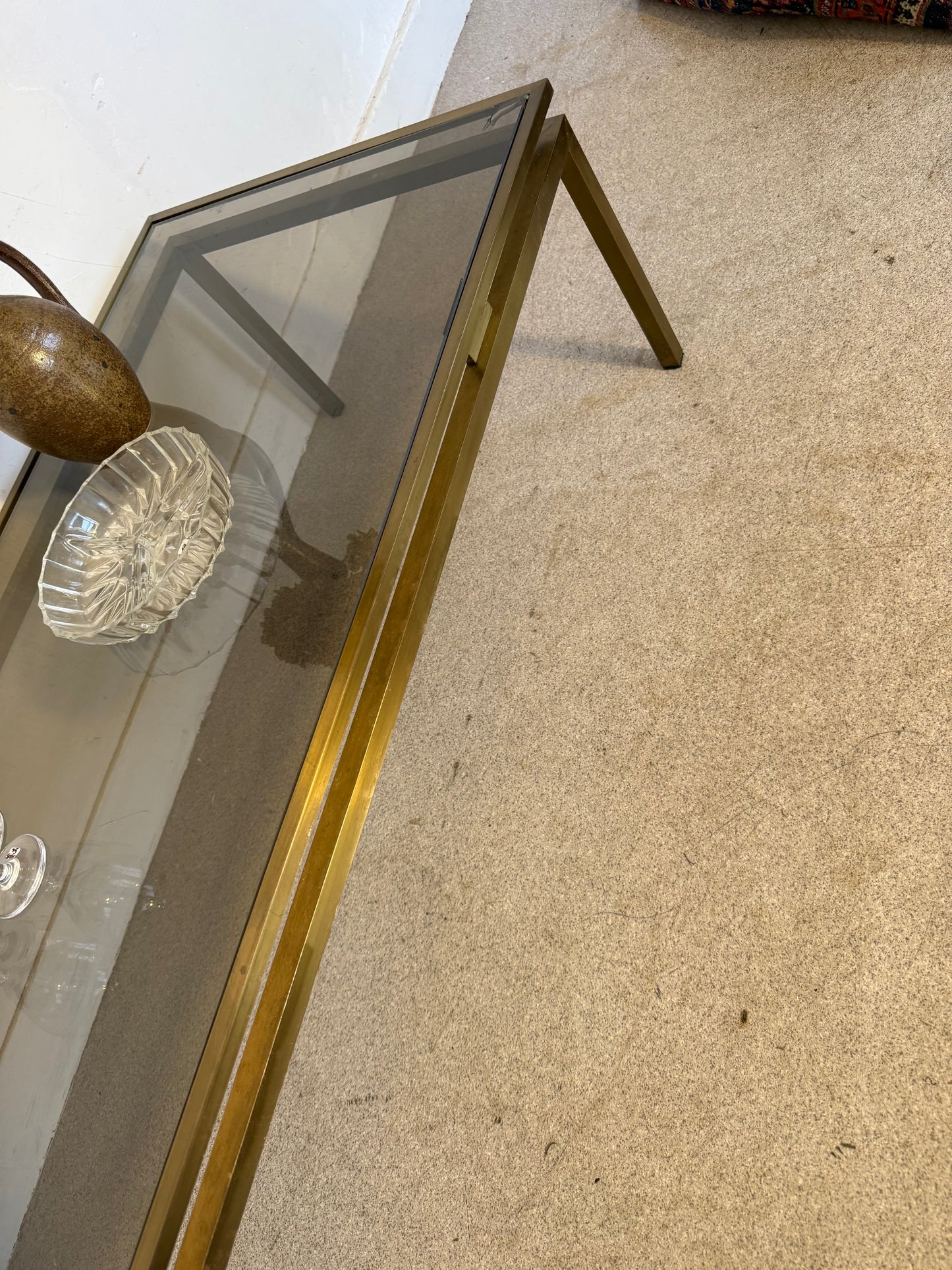 Table basse vintage laiton doré et verre fumé
