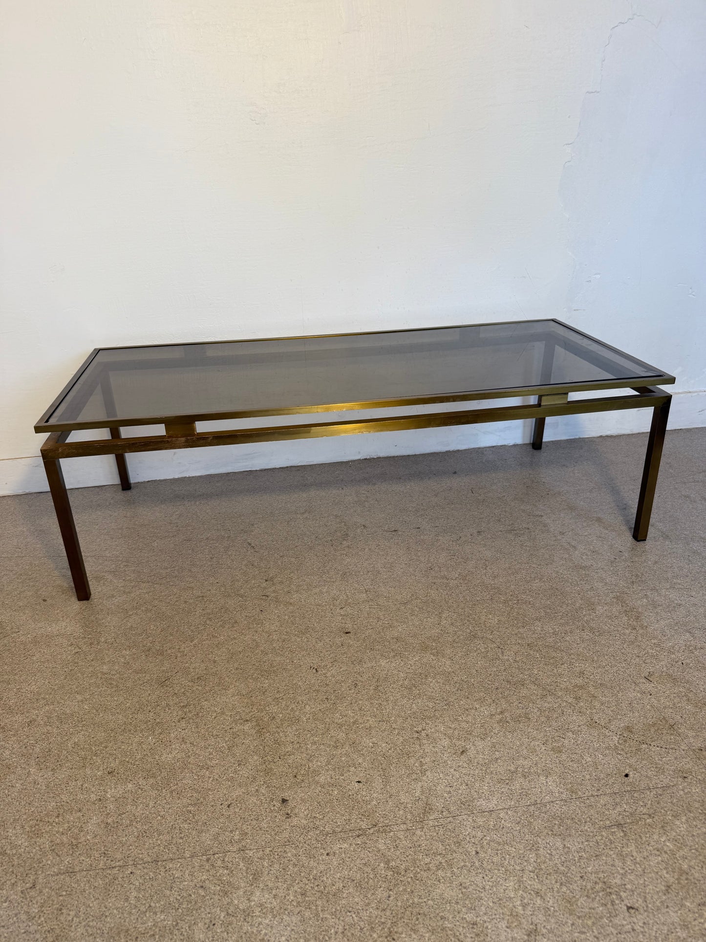 Table basse vintage laiton doré et verre fumé