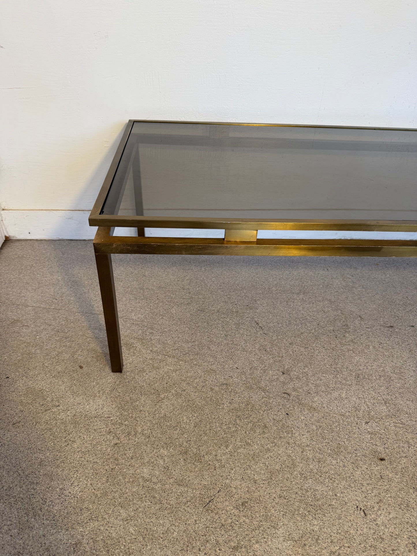 Table basse vintage laiton doré et verre fumé