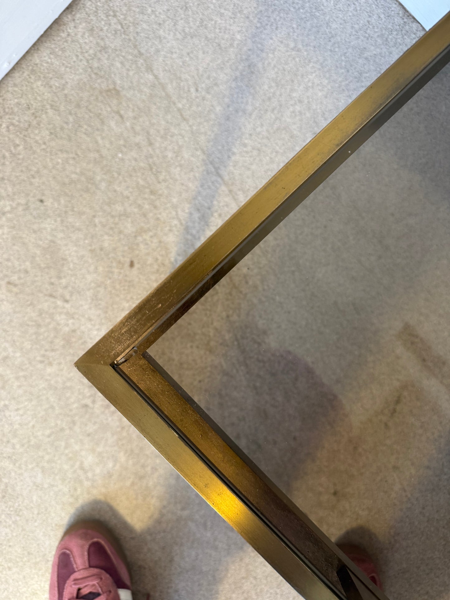 Table basse vintage laiton doré et verre fumé