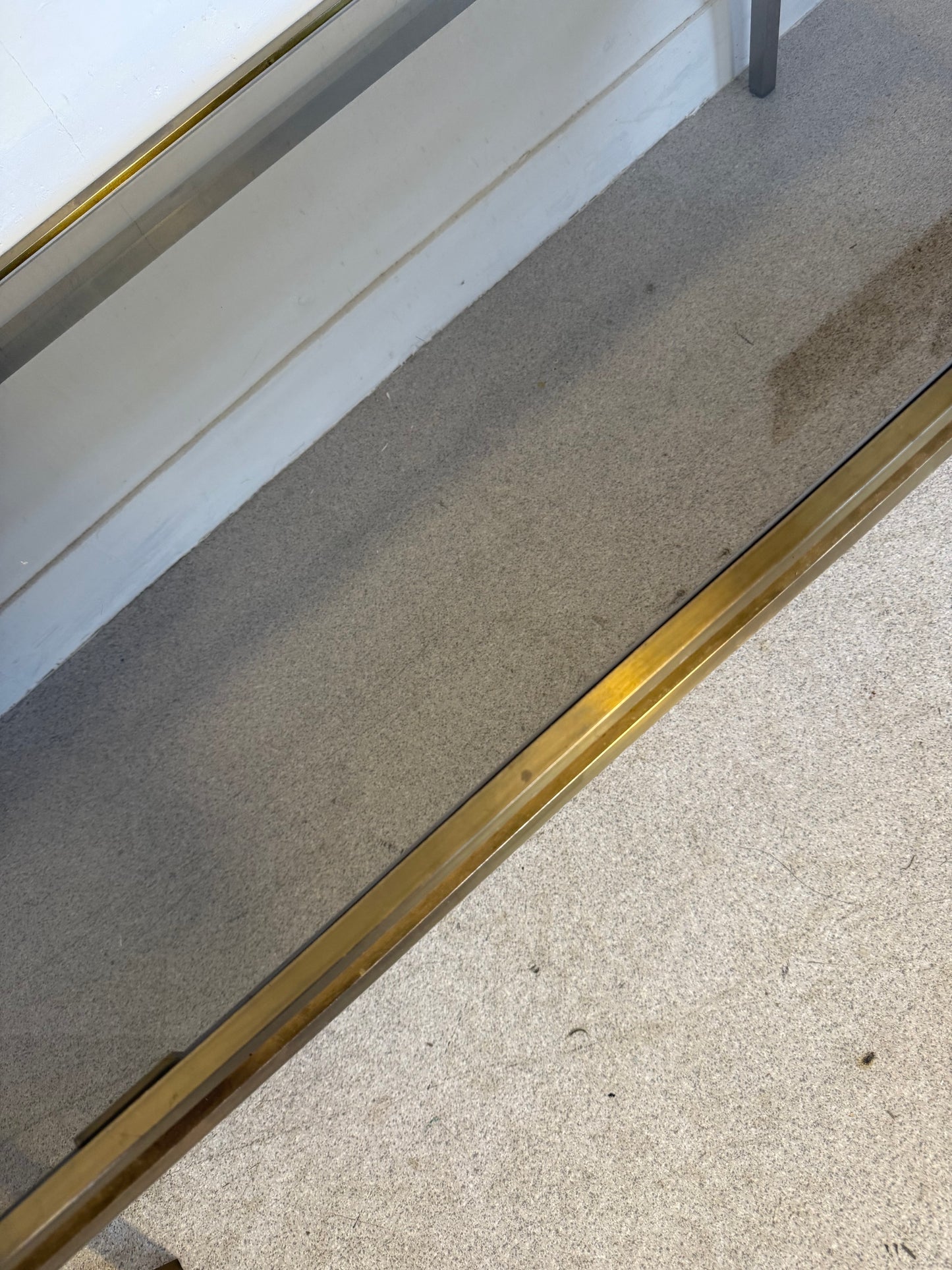 Table basse vintage laiton doré et verre fumé