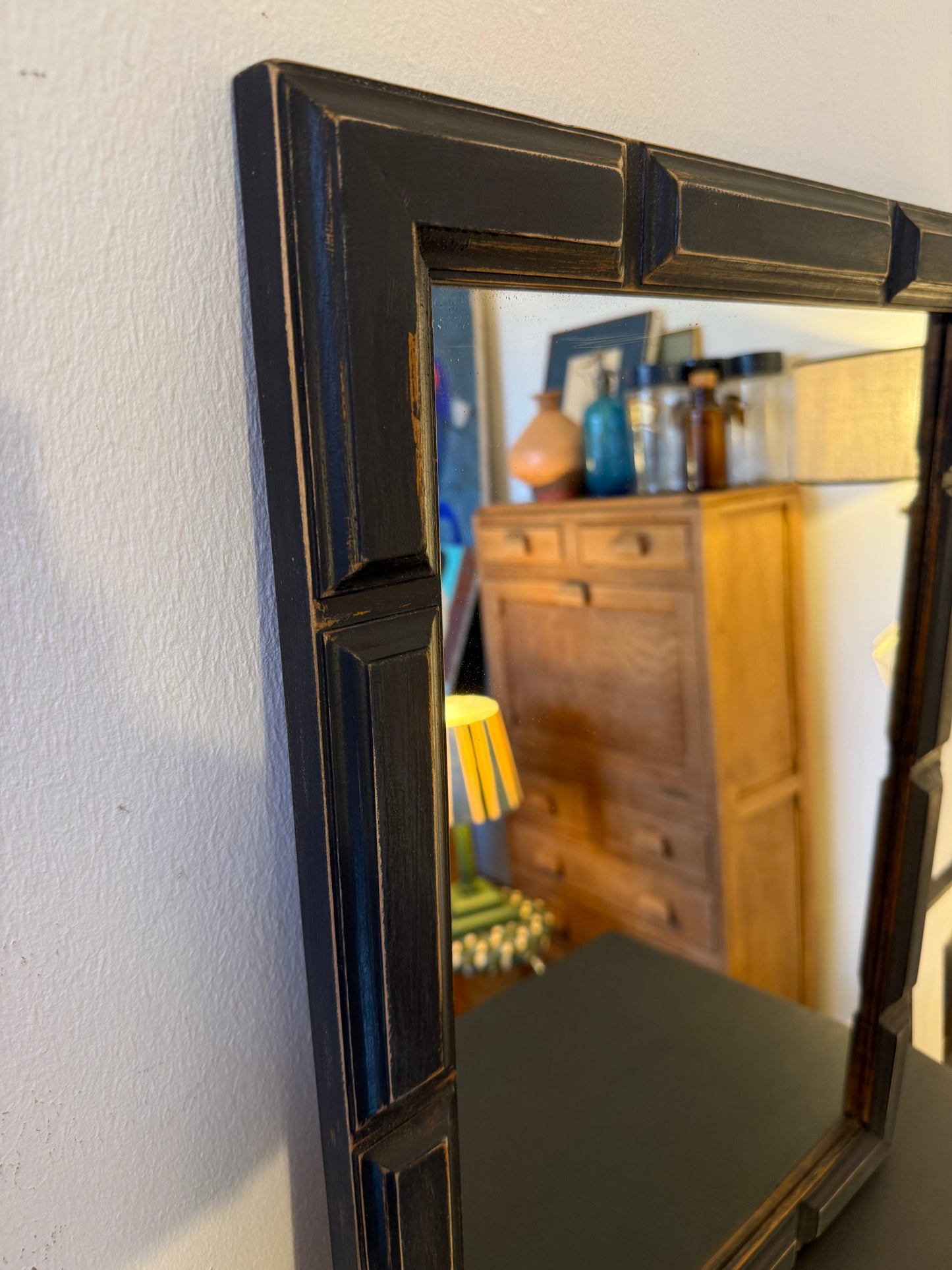 Miroir rectangulaire noir patiné en bois