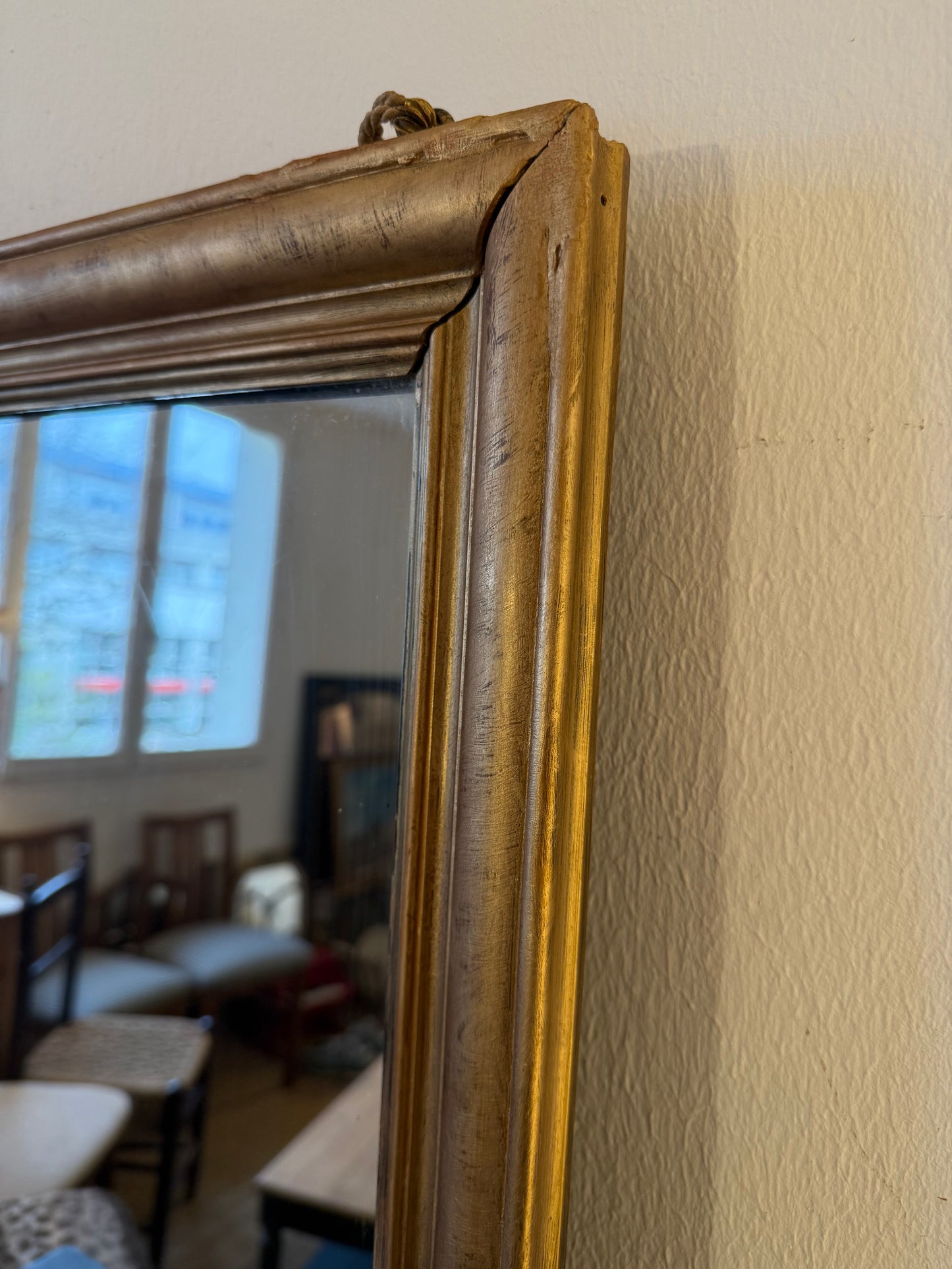 Miroir ancien en bois rectangulaire doré