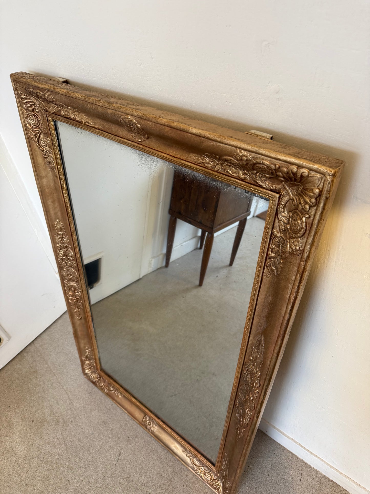 Grand miroir rectangulaire doré ancien