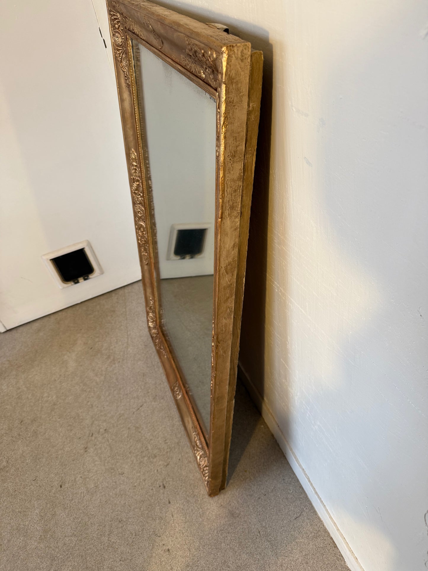 Grand miroir rectangulaire doré ancien