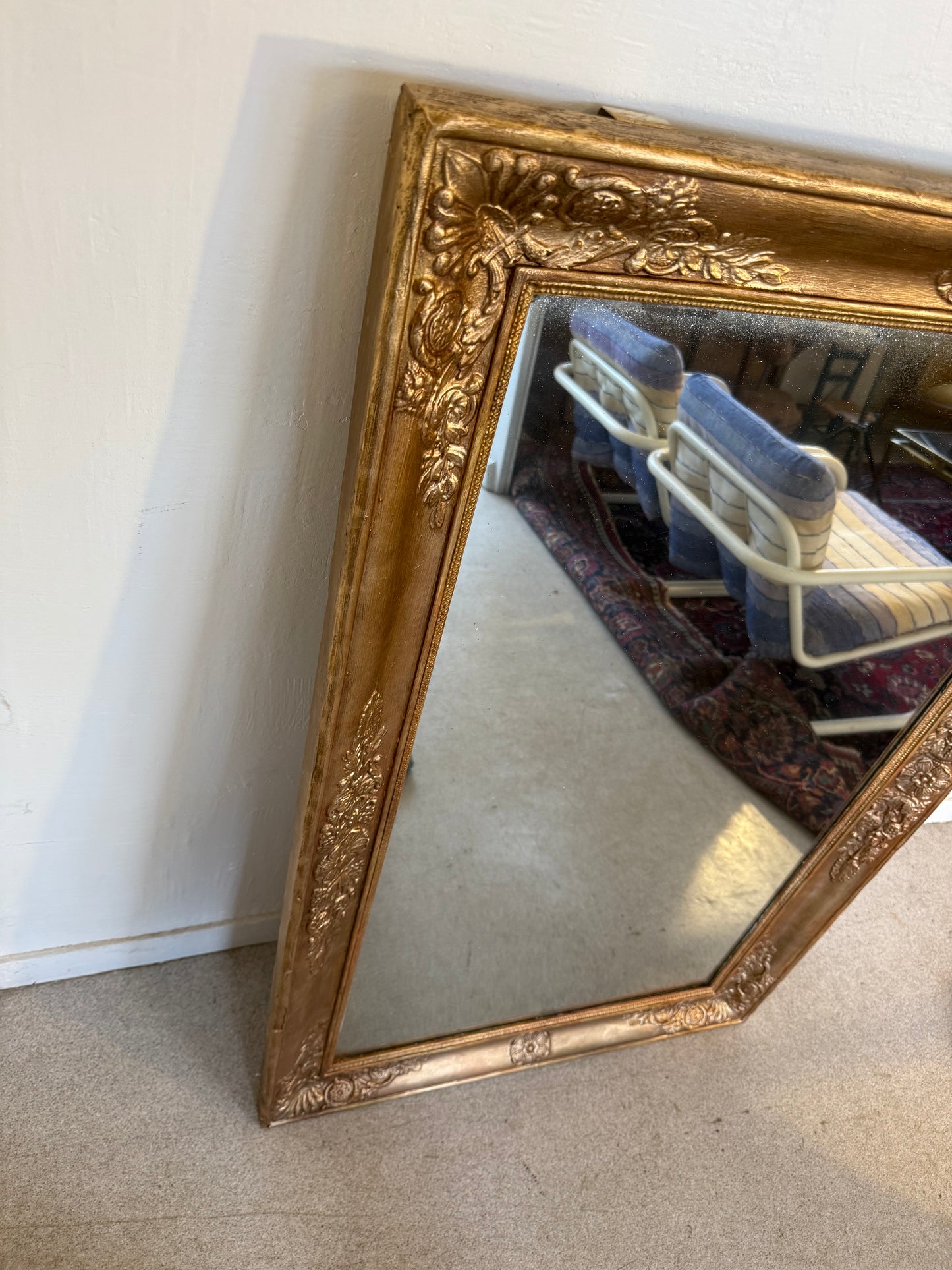 Grand miroir rectangulaire doré ancien