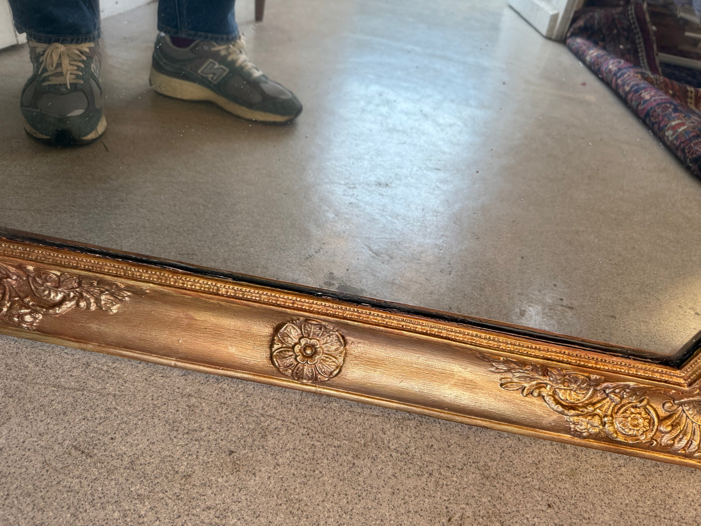 Grand miroir rectangulaire doré ancien