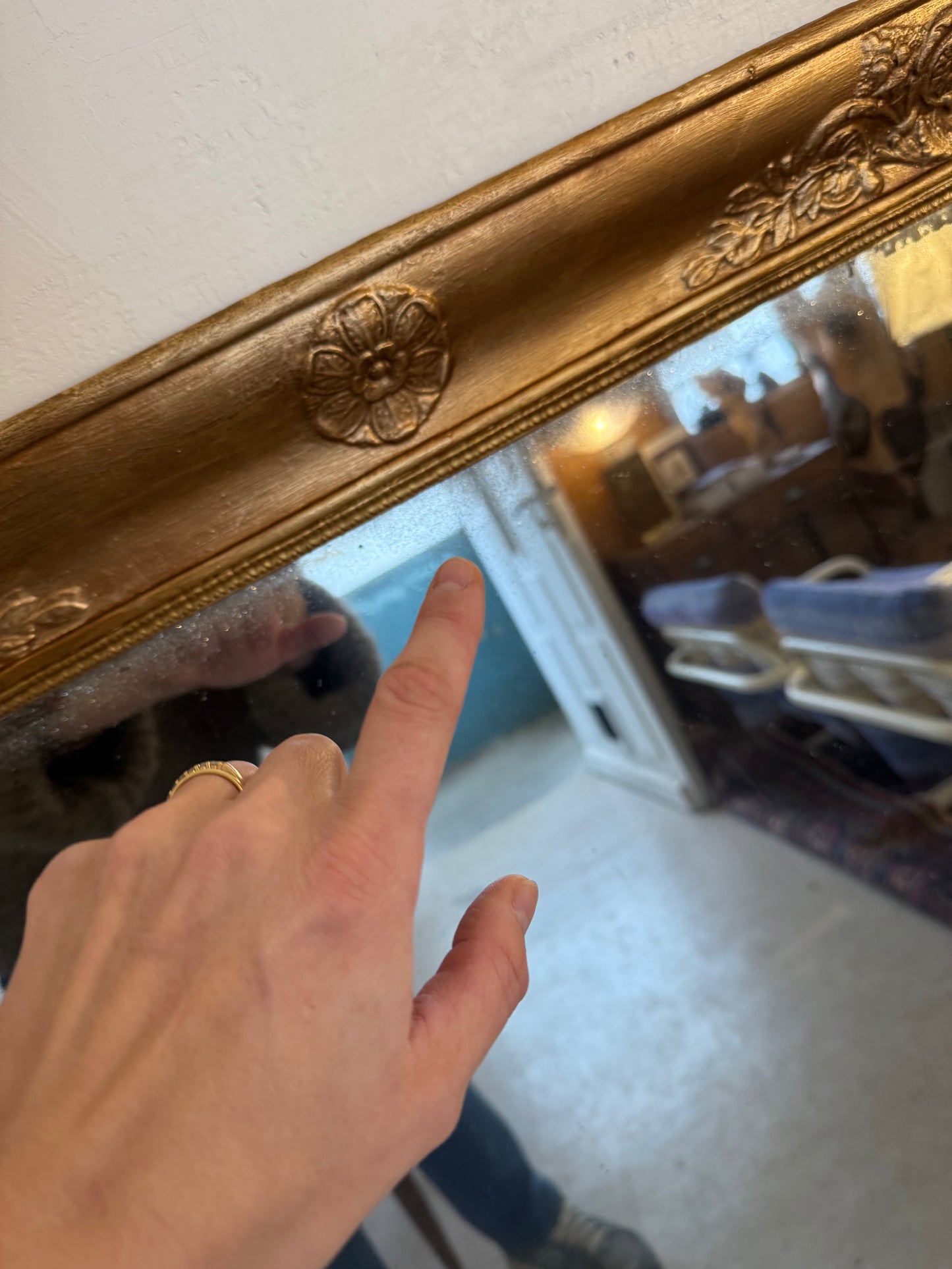 Grand miroir rectangulaire doré ancien